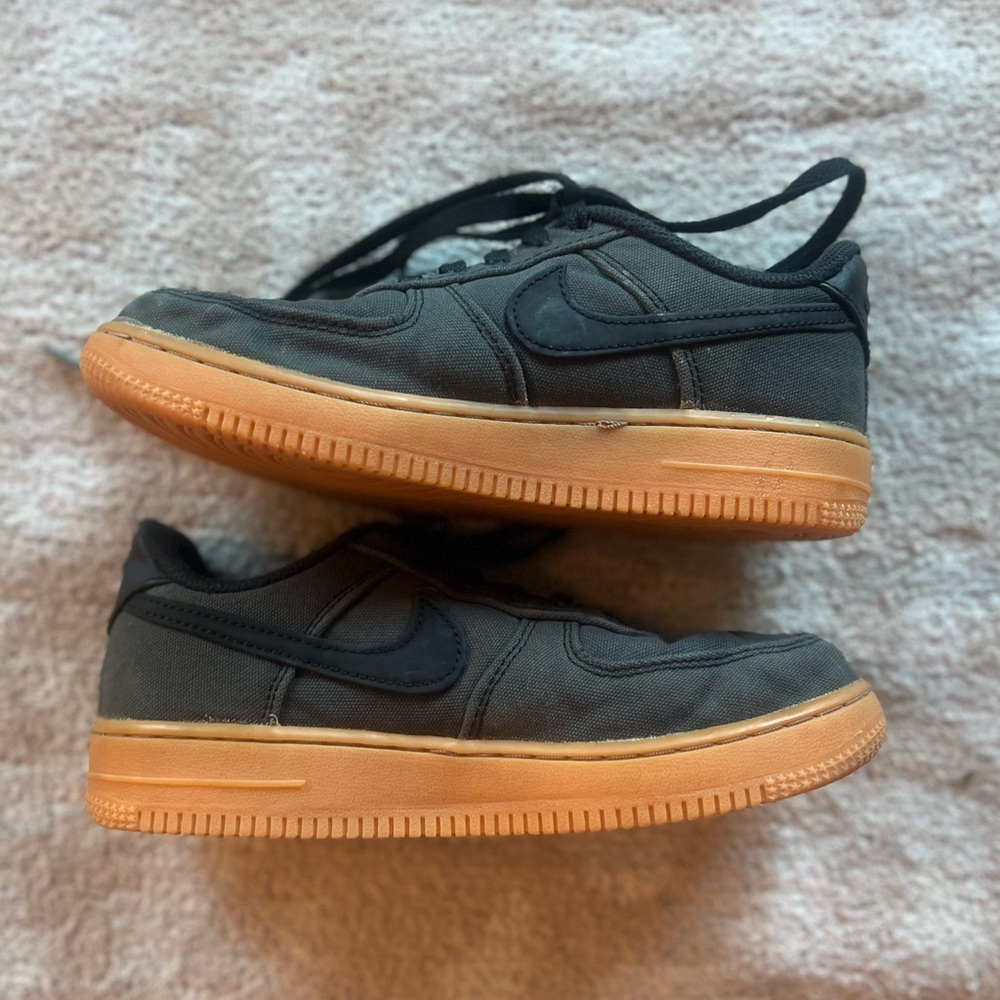 Nike youth Air Force 1 low size 2.5Y.